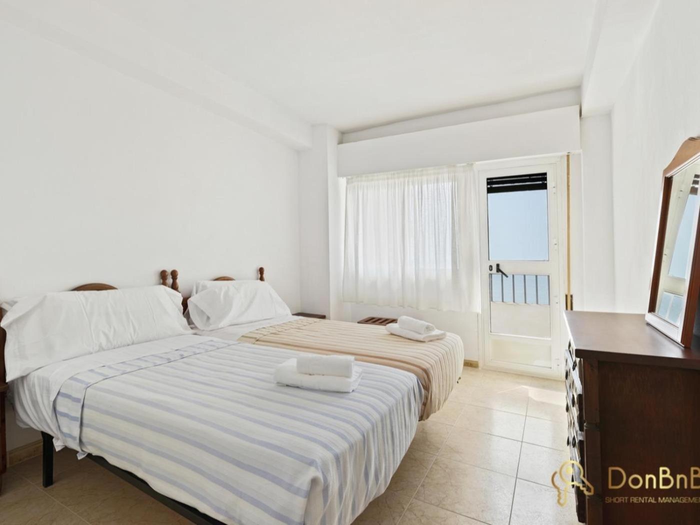 Apartamento Con Piscina En La Primera Linea De Playa De ฟูเอนฮิโรลา ห้อง รูปภาพ