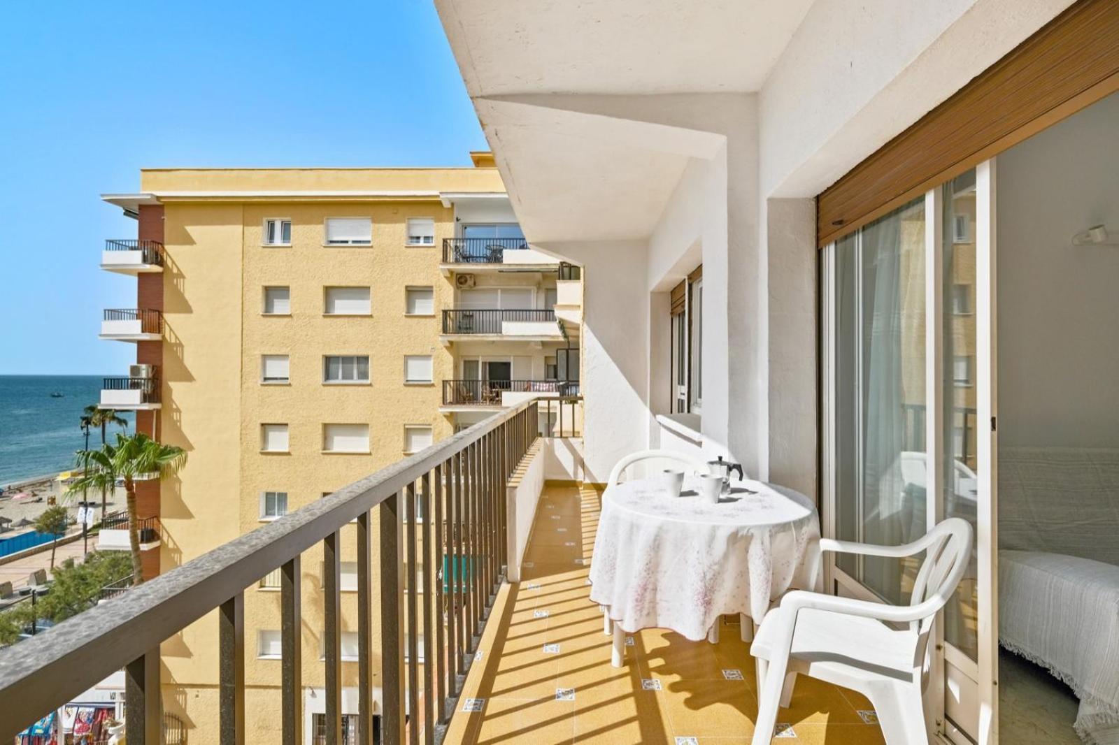 Apartamento Con Piscina En La Primera Linea De Playa De ฟูเอนฮิโรลา ภายนอก รูปภาพ