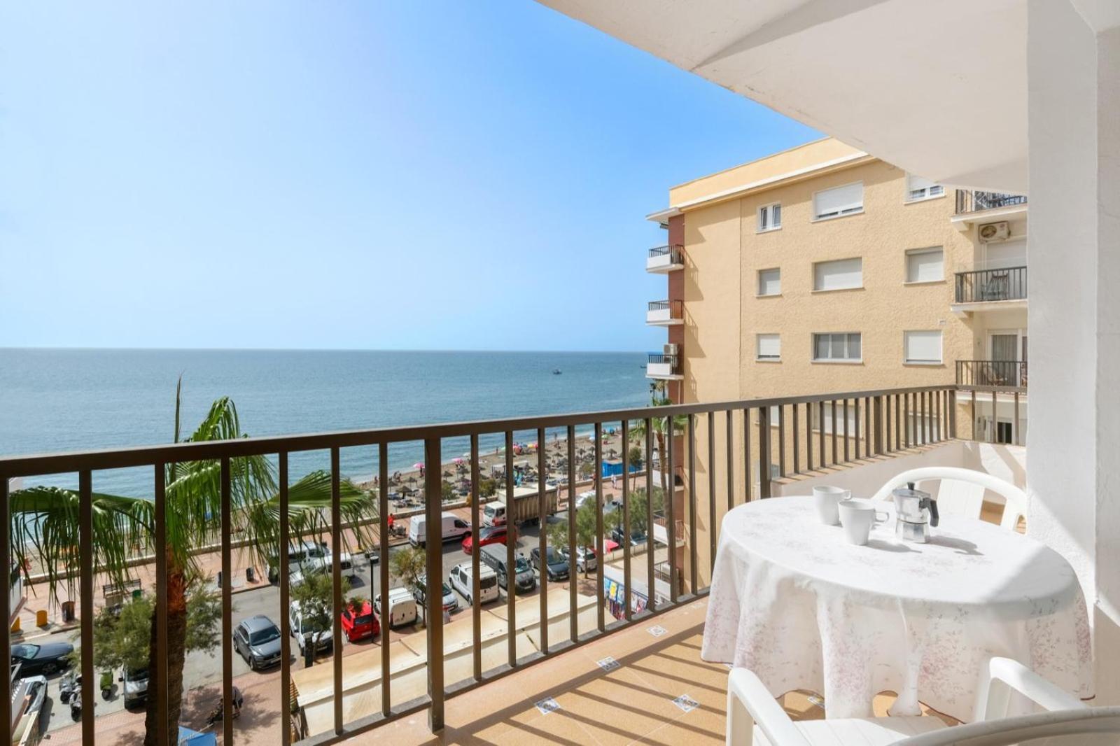 Apartamento Con Piscina En La Primera Linea De Playa De ฟูเอนฮิโรลา ภายนอก รูปภาพ