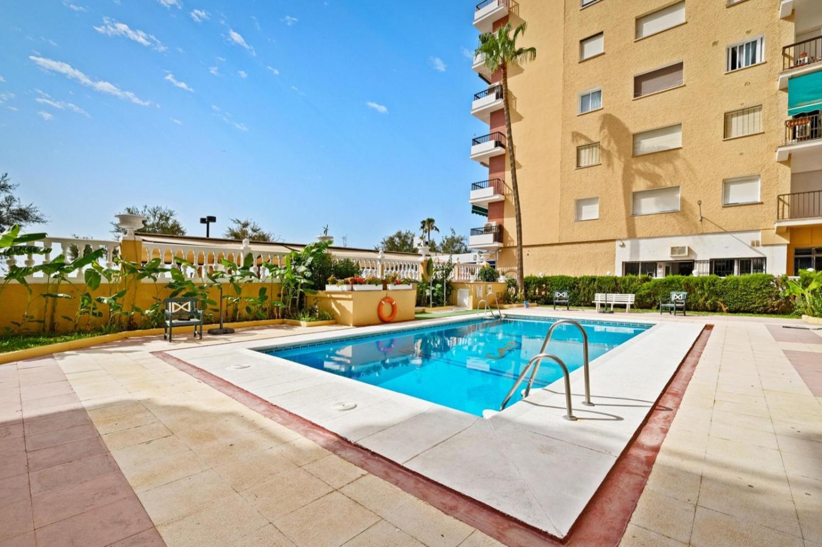 Apartamento Con Piscina En La Primera Linea De Playa De ฟูเอนฮิโรลา ภายนอก รูปภาพ