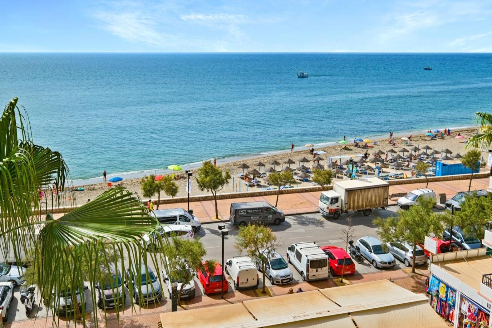 Apartamento Con Piscina En La Primera Linea De Playa De ฟูเอนฮิโรลา ภายนอก รูปภาพ