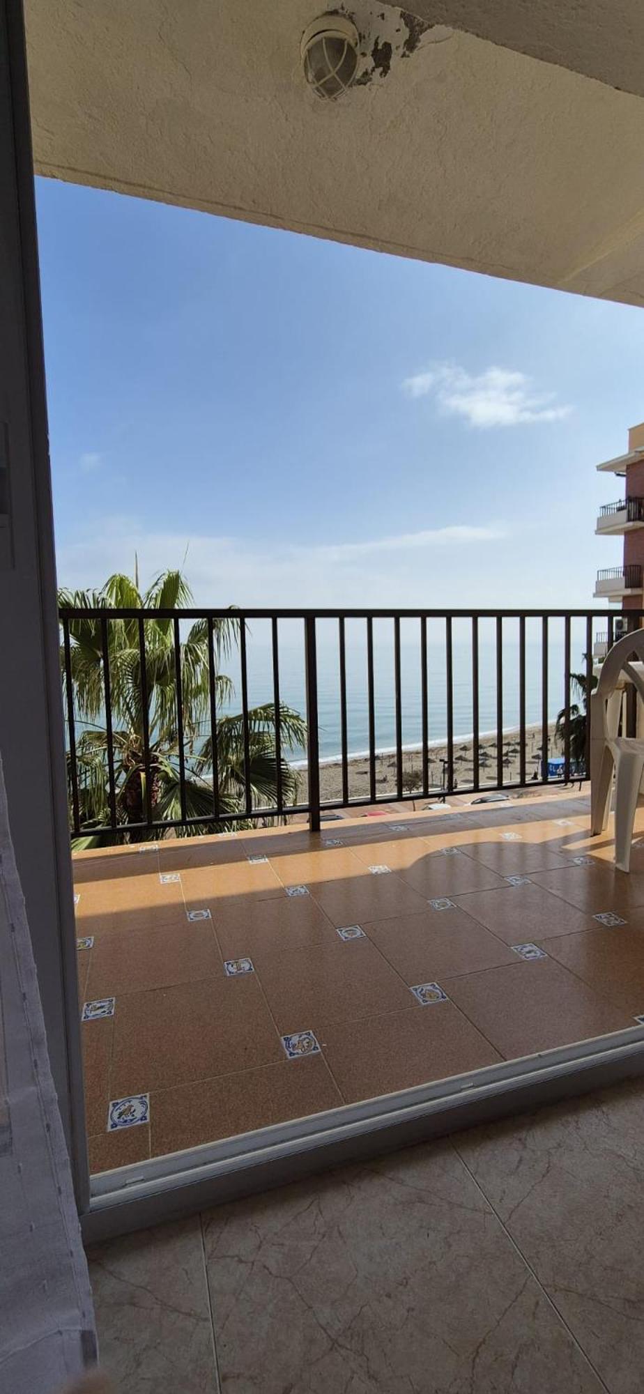 Apartamento Con Piscina En La Primera Linea De Playa De ฟูเอนฮิโรลา ภายนอก รูปภาพ