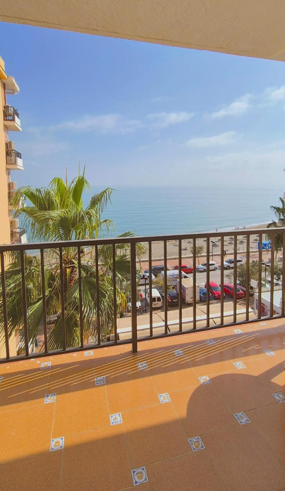 Apartamento Con Piscina En La Primera Linea De Playa De ฟูเอนฮิโรลา ภายนอก รูปภาพ